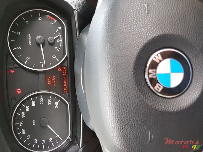 2011' BMW 1 Series 5 Door photo #6