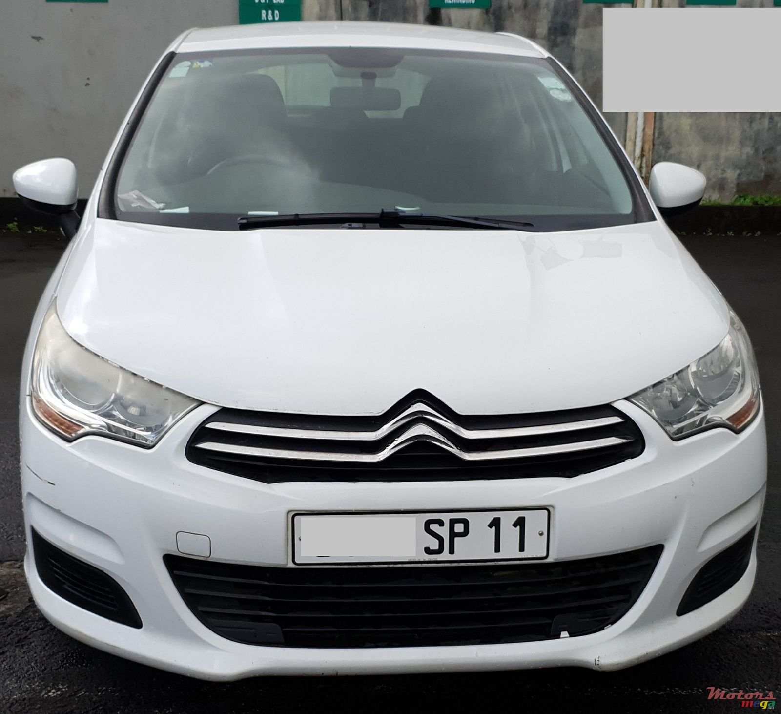 2011' Citroen C4 photo #1