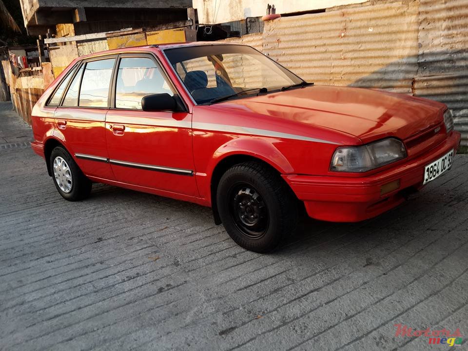 1993' Mazda 323 5d photo #1