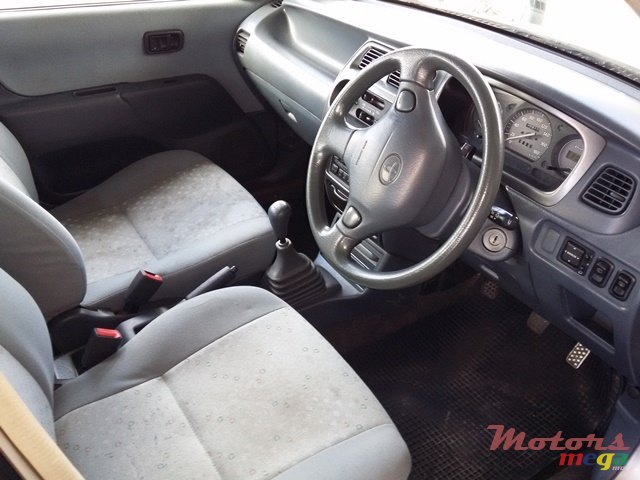 2001' Toyota Duet  photo #5