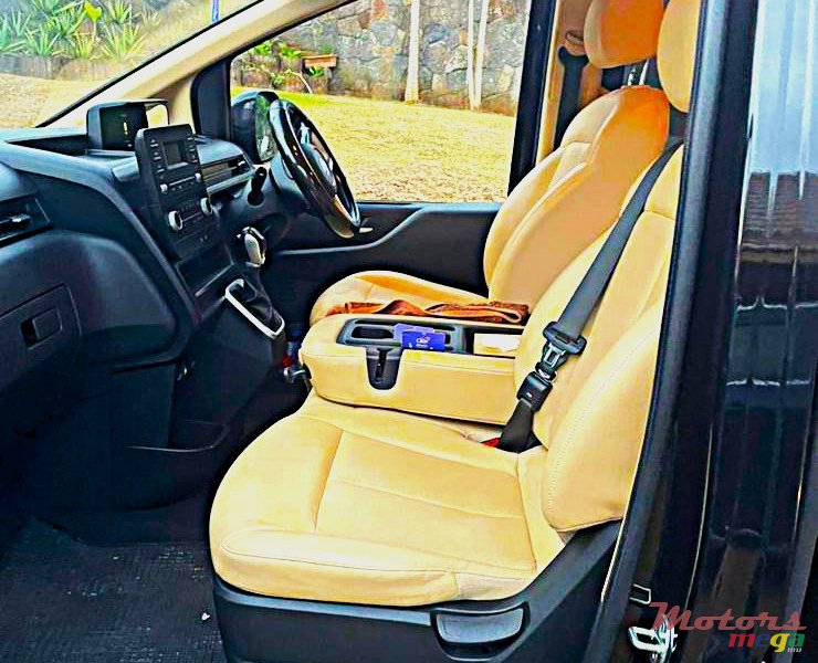 2022' Hyundai Staria 11 seater photo #4