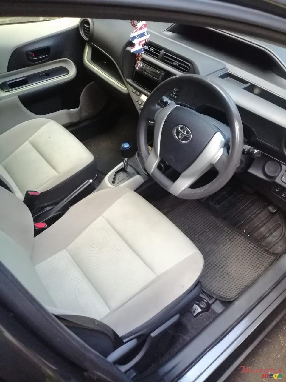 2015' Toyota Aqua photo #1