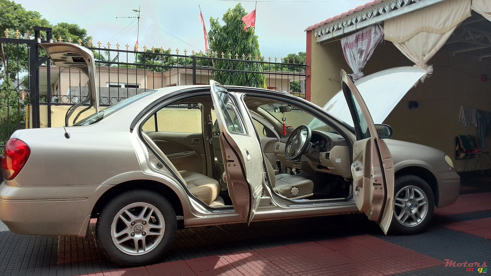 2005' Nissan Sunny photo #2