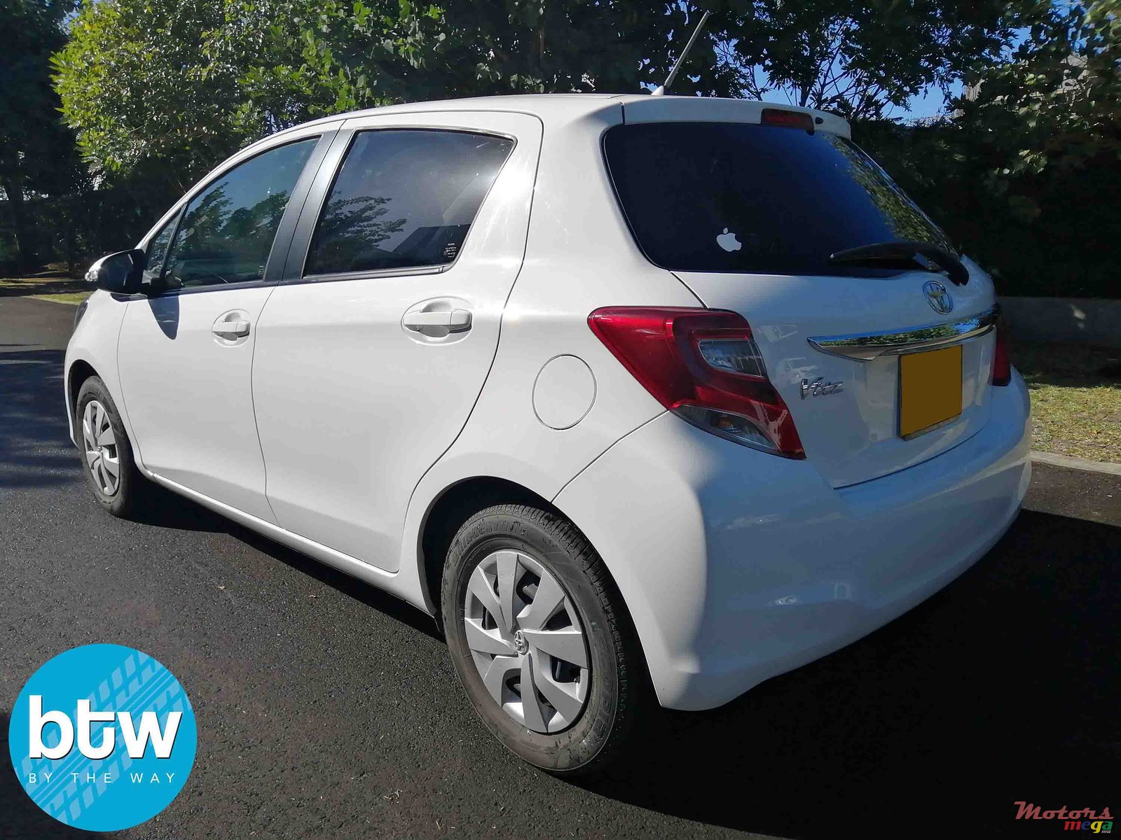 2015' Toyota Vitz photo #2