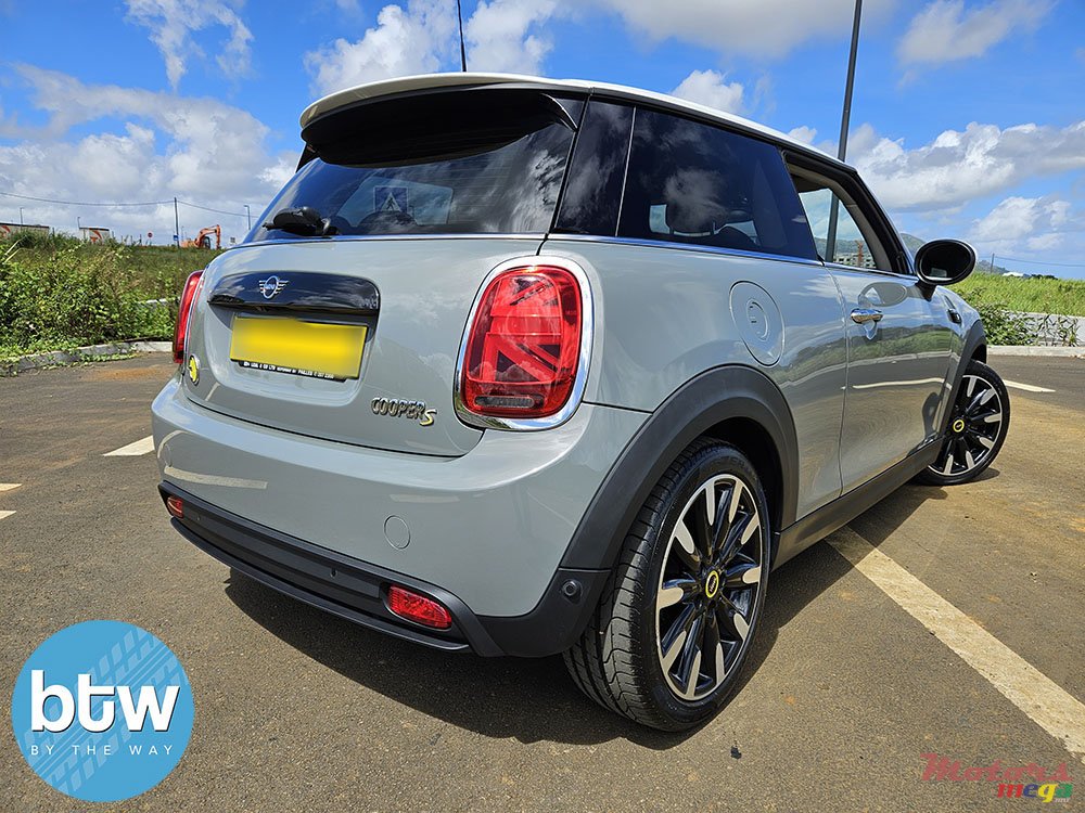 2022' MINI Cooper SE photo #4