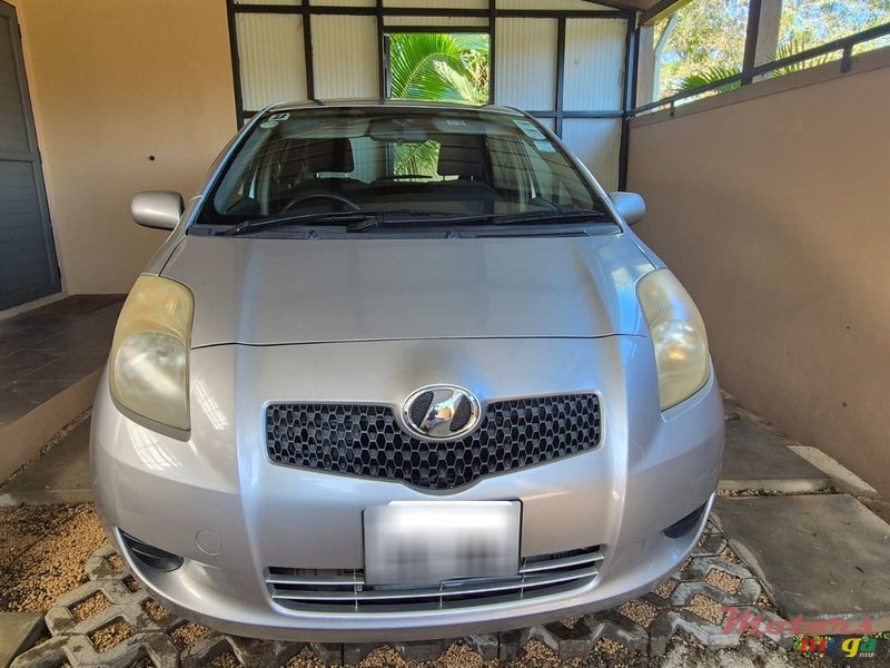 2006' Toyota Vitz photo #1