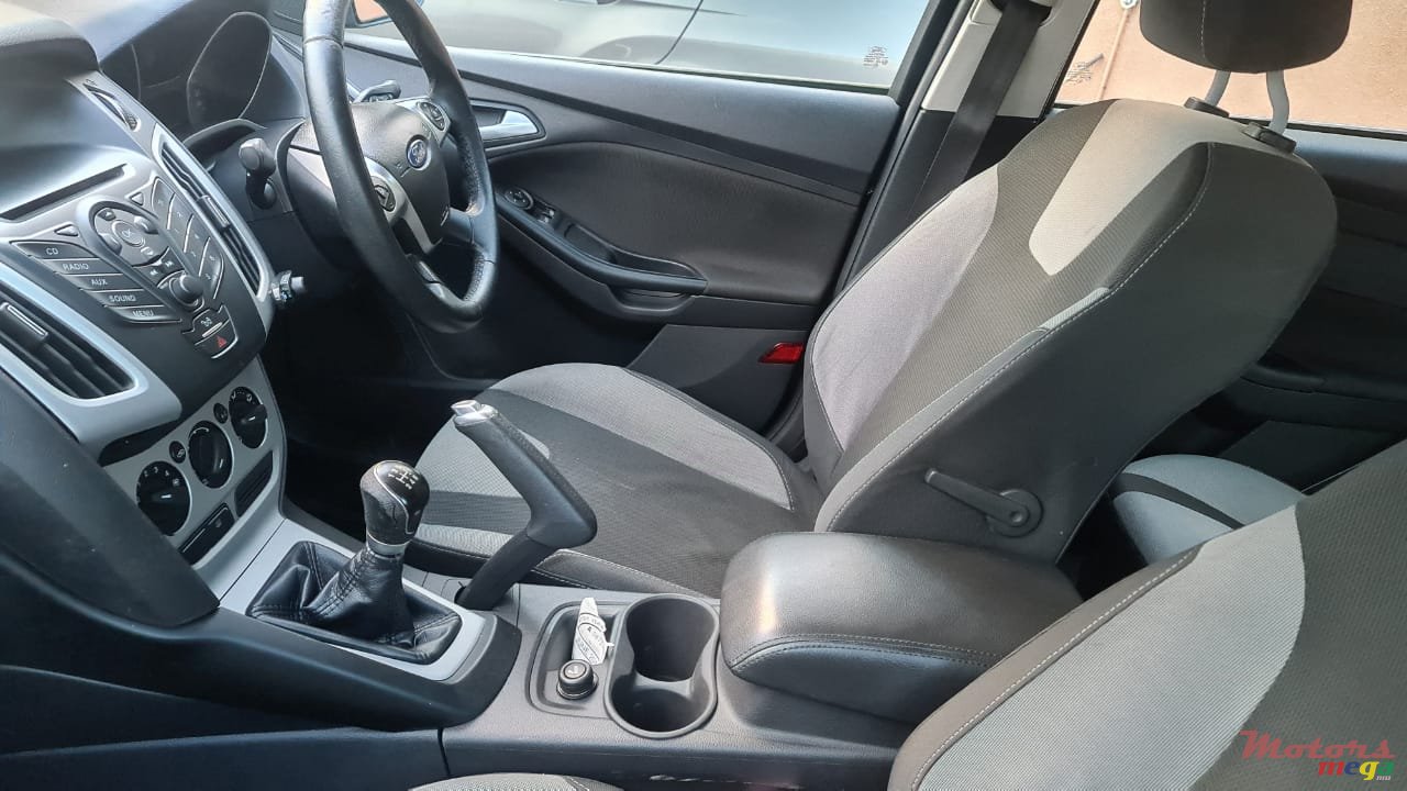 2014' Ford Focus photo #2