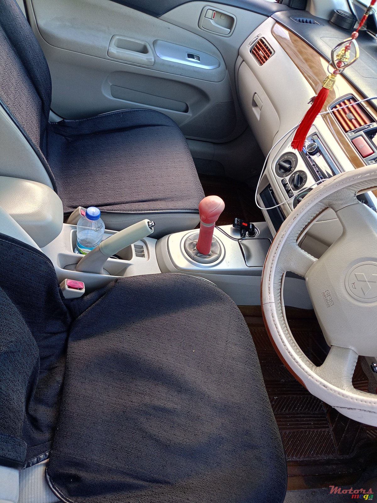 2005' Mitsubishi photo #2