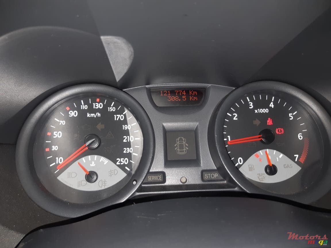 2005' Renault photo #1