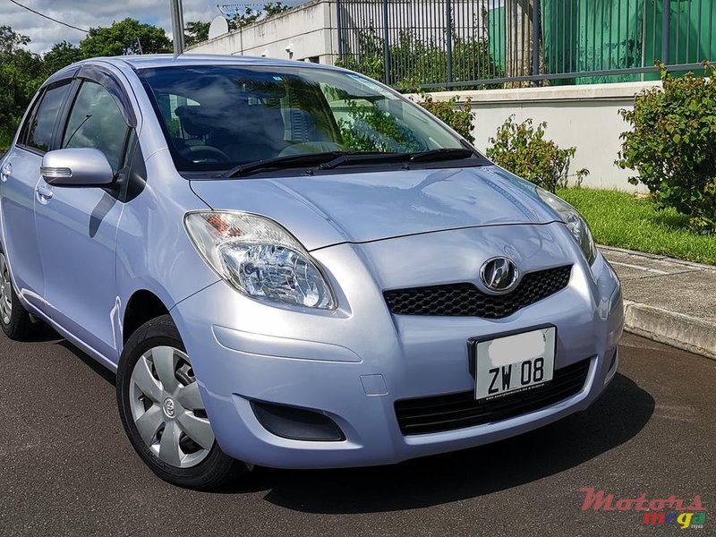 2008' Toyota Vitz 1.3 photo #1