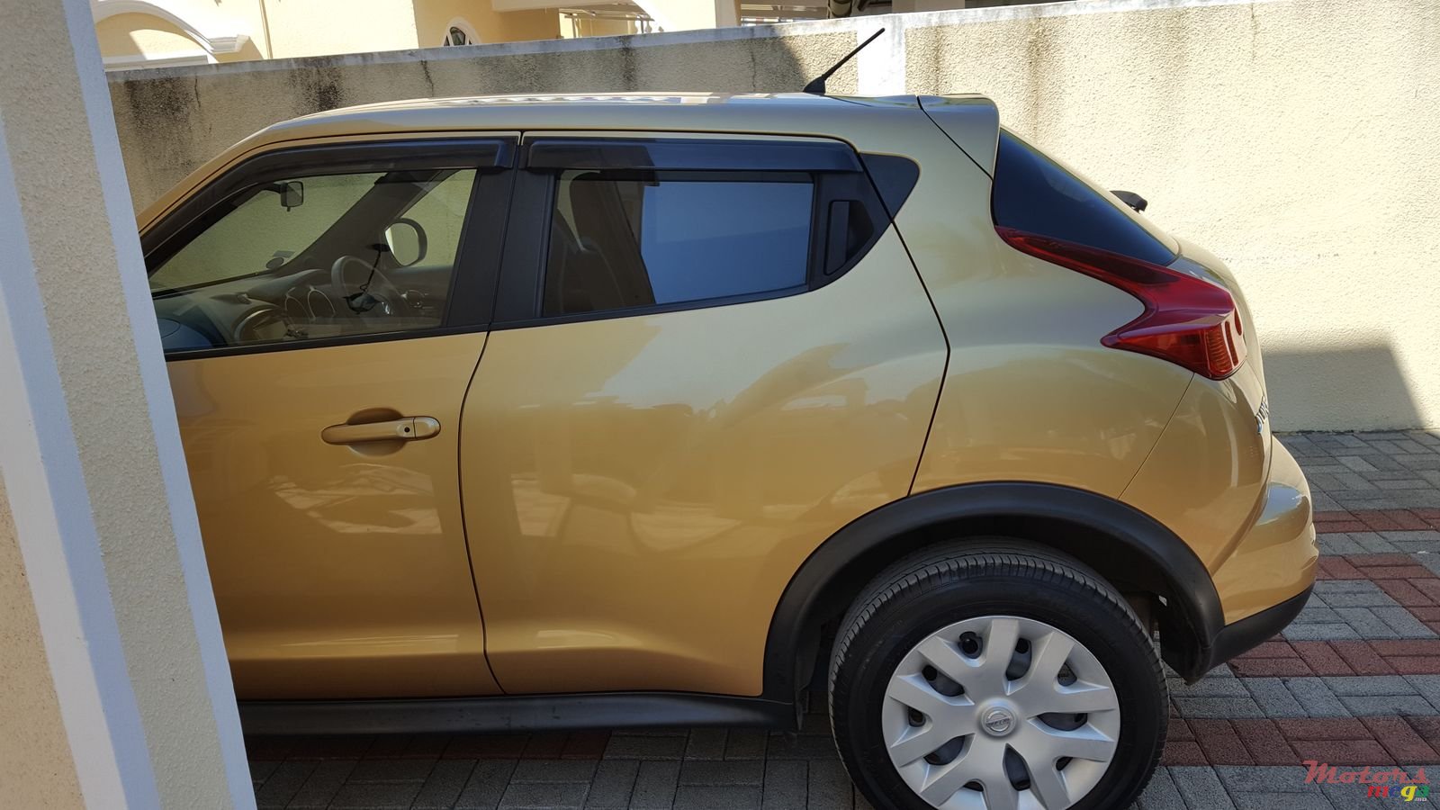 2013' Nissan Juke Hatchback photo #7