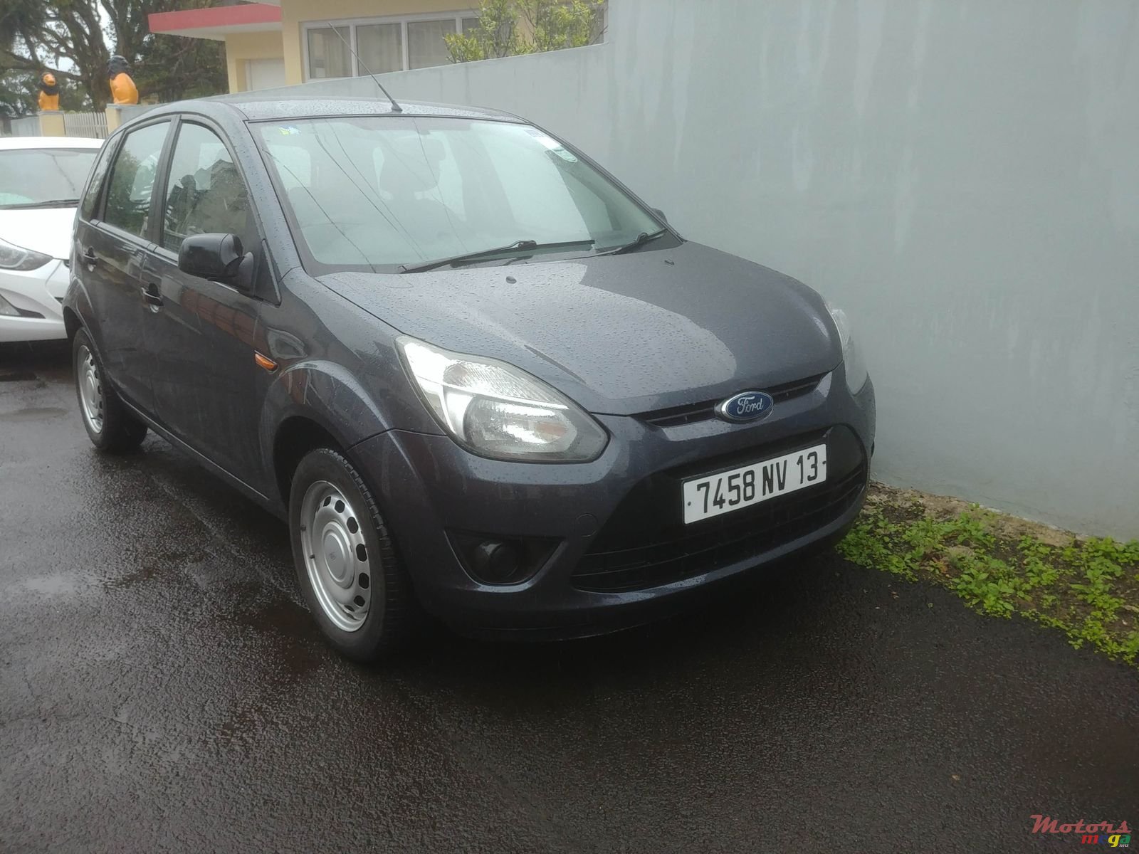 2013' Ford Fiesta photo #1