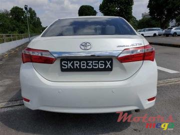 2015' Toyota Corolla Altis photo #4