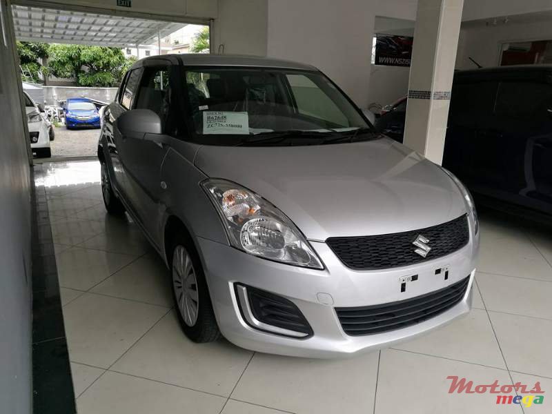 2015' Suzuki Swift photo #1