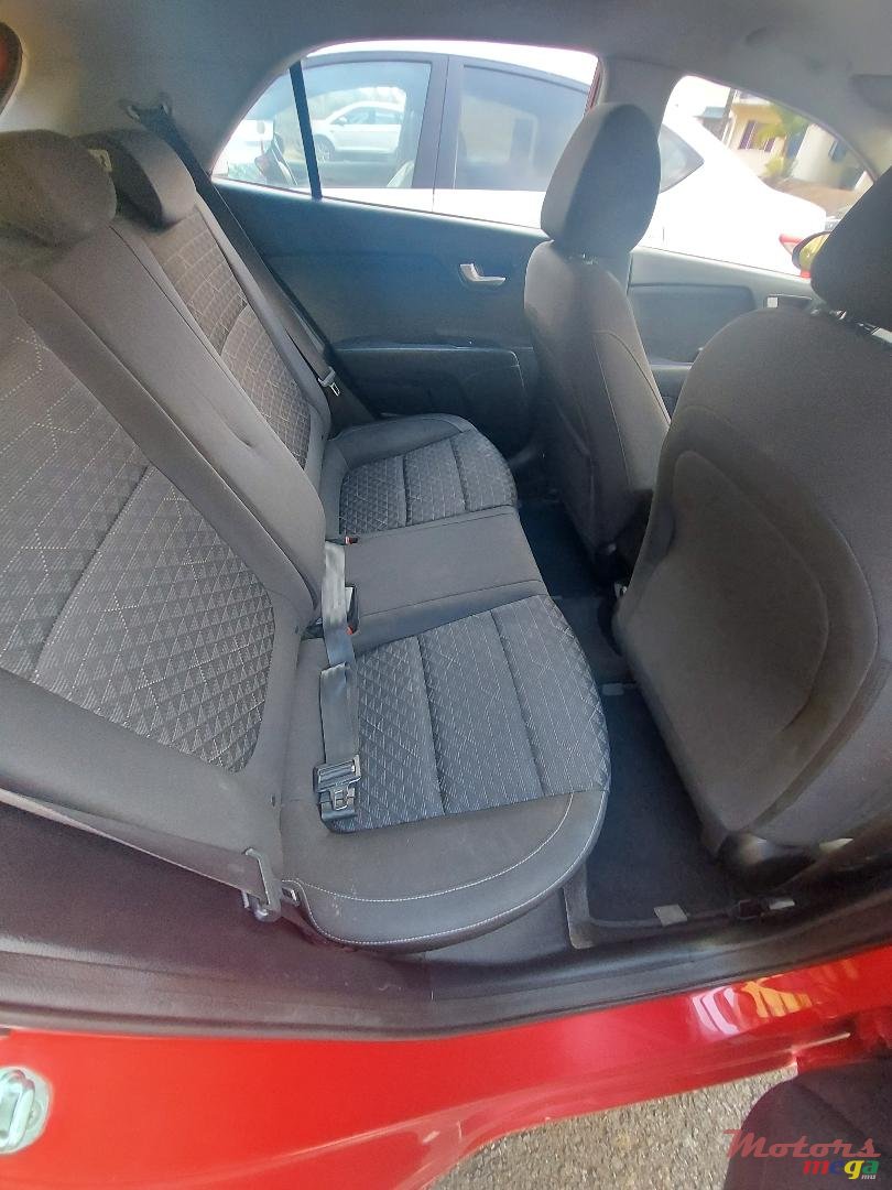 2017' Kia Rio photo #4