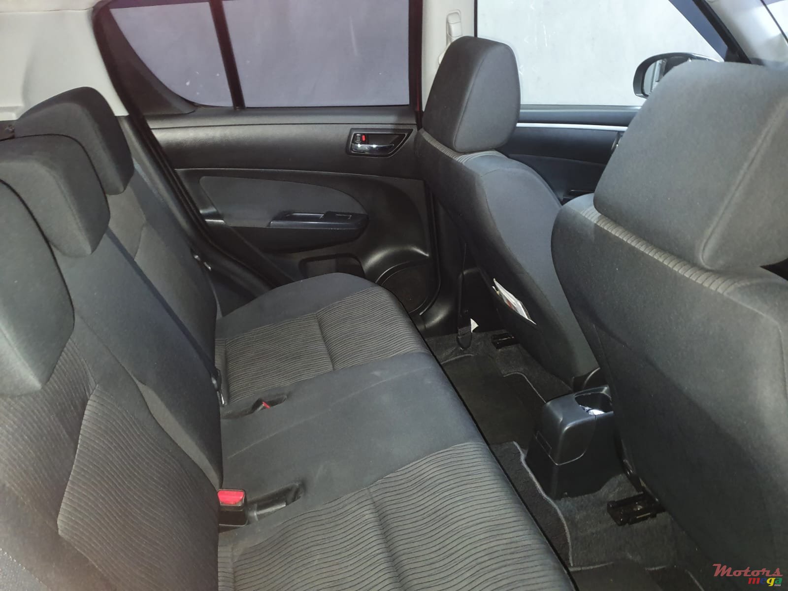 2013' Suzuki Swift photo #4