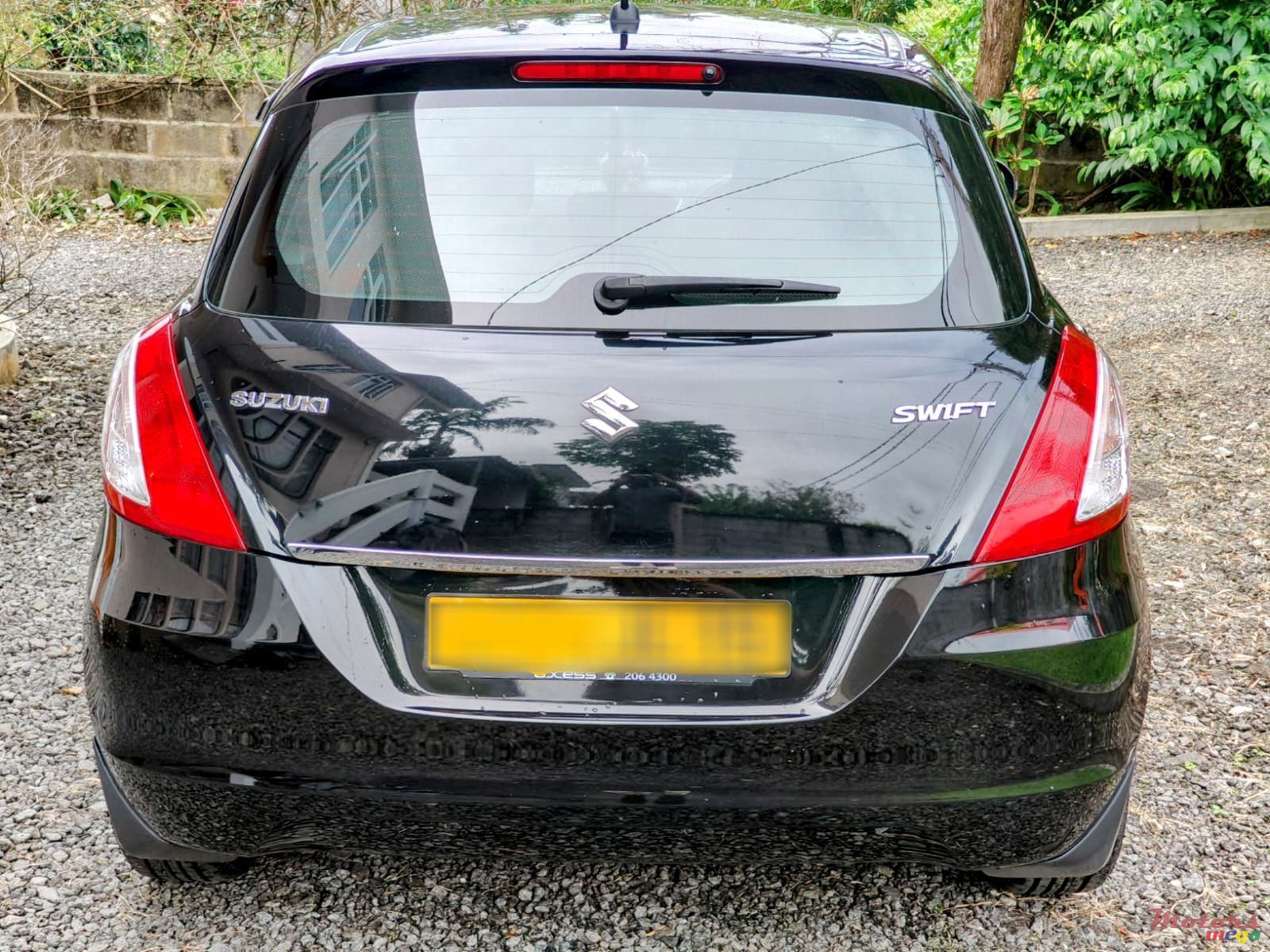 2015' Suzuki Swift photo #7