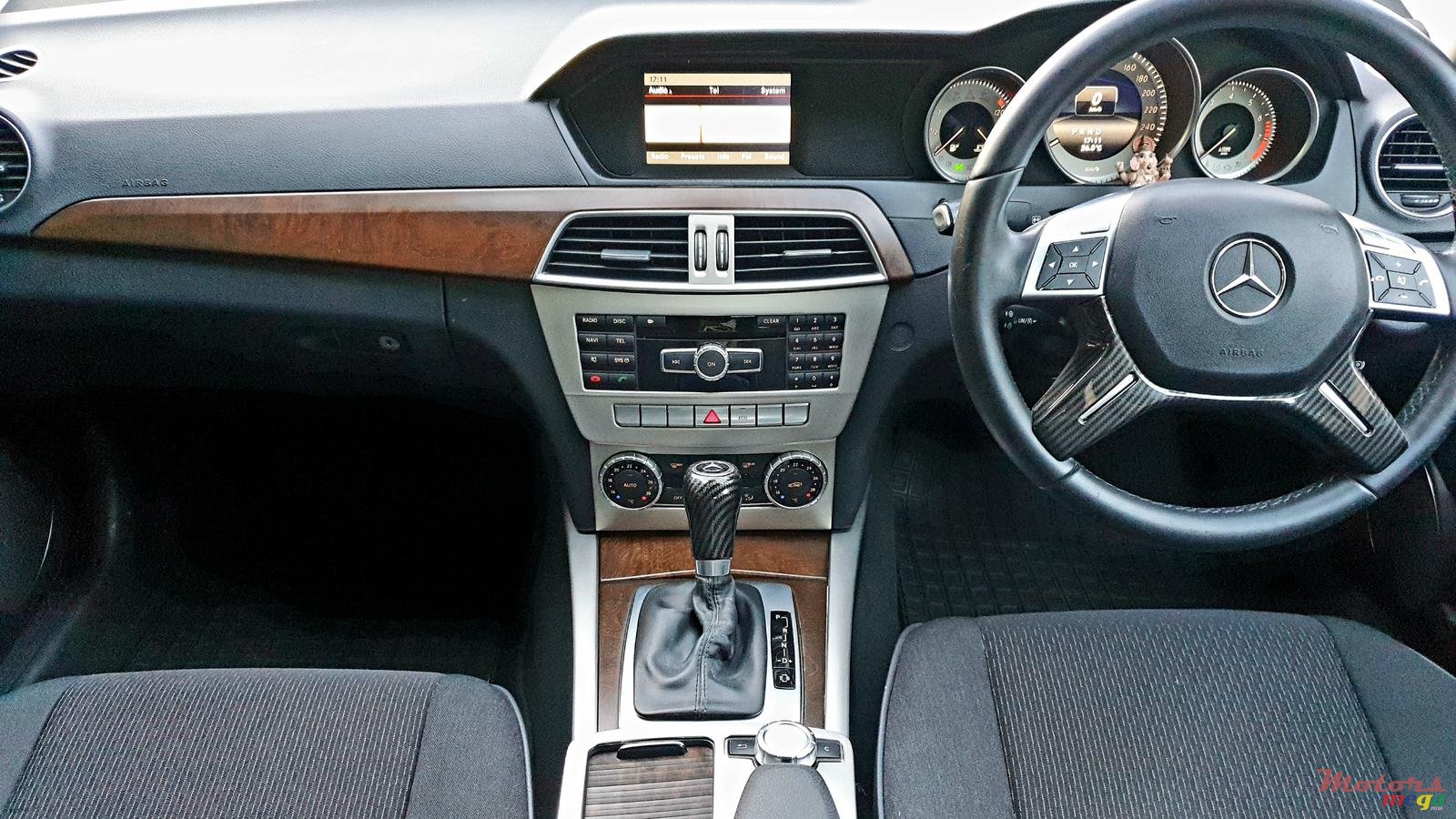 2014' Mercedes-Benz C-Class C180 photo #3