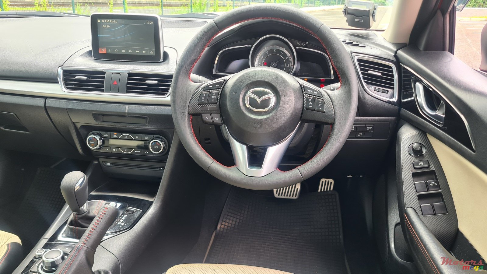 2015' Mazda 3 Skyactive photo #5