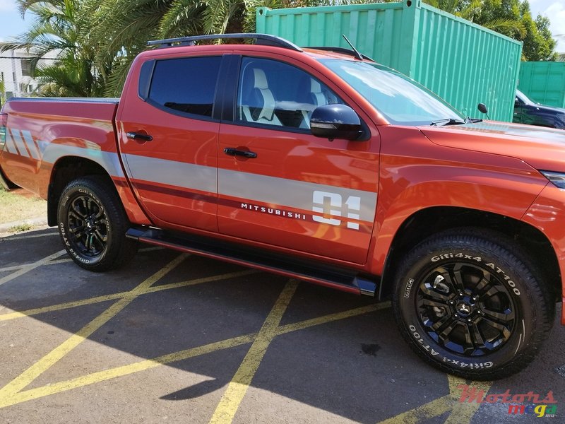 2023' Mitsubishi Triton Serie One photo #1