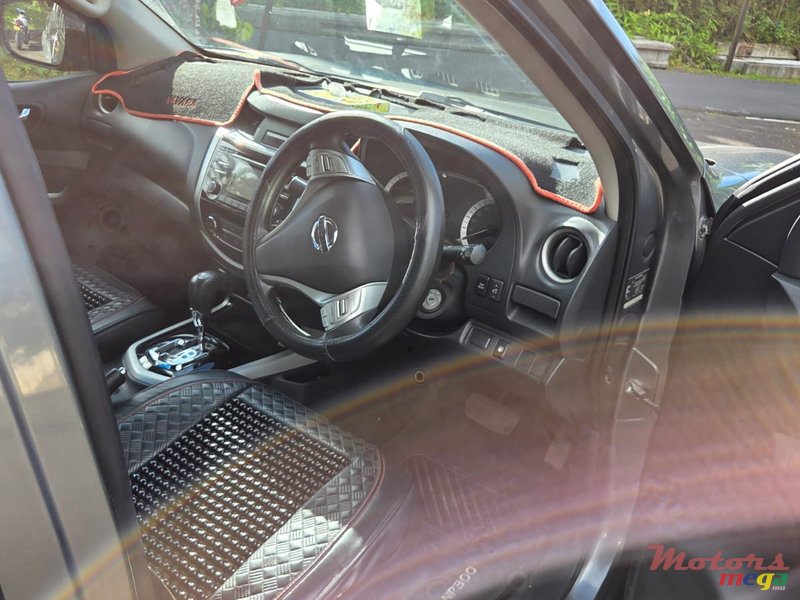 2019' Nissan Navara photo #7