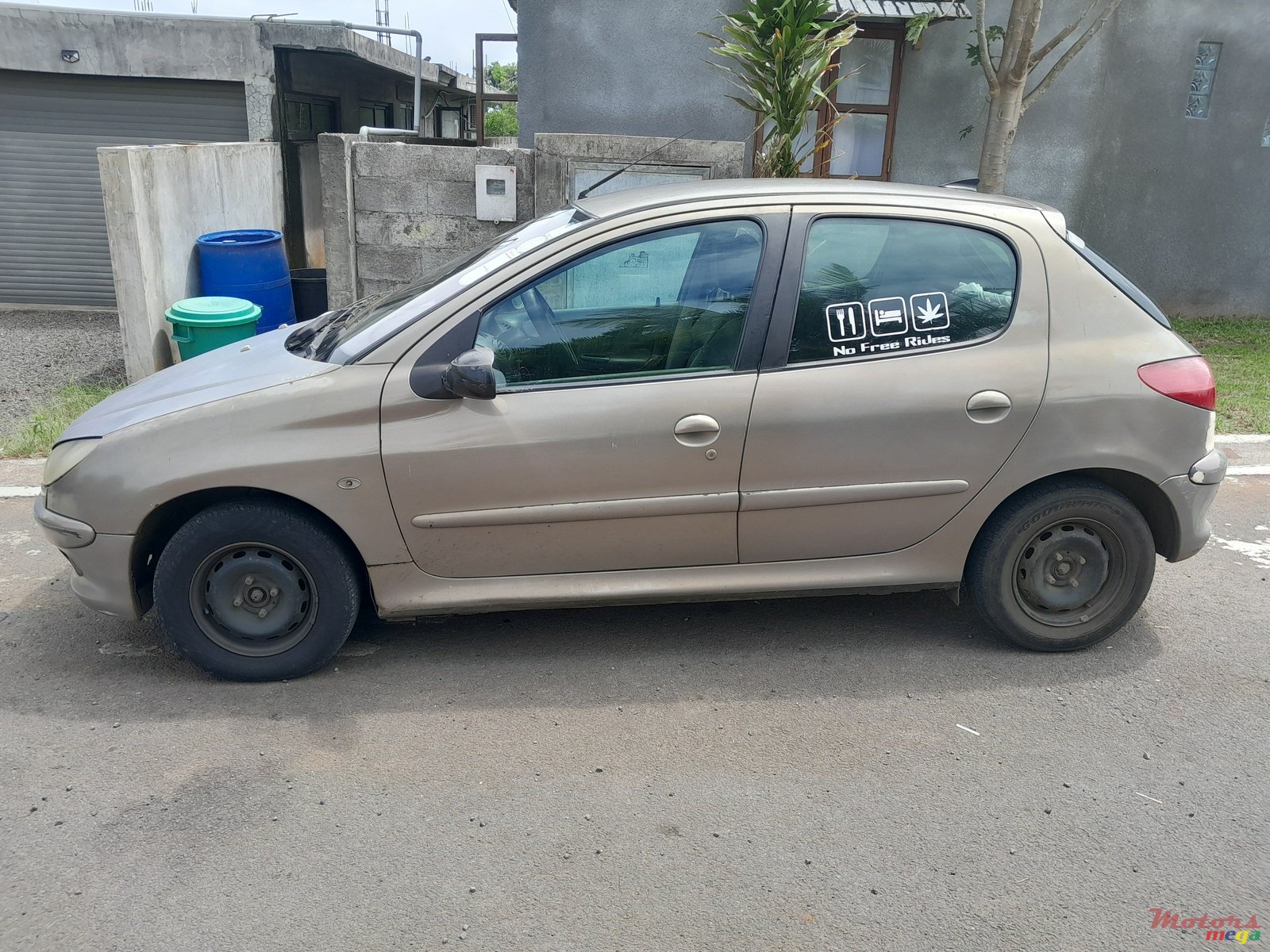 2001' Peugeot 206 photo #1