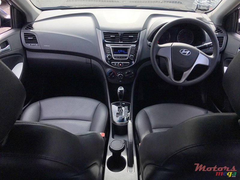 2015' Hyundai Accent photo #4