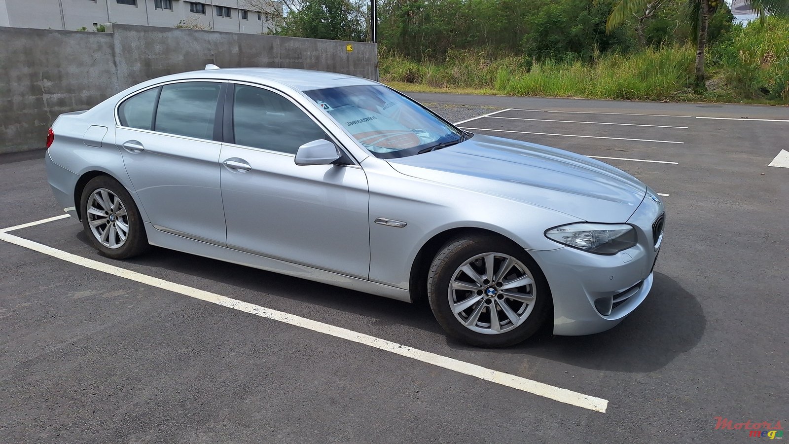 2010' BMW 523 photo #1