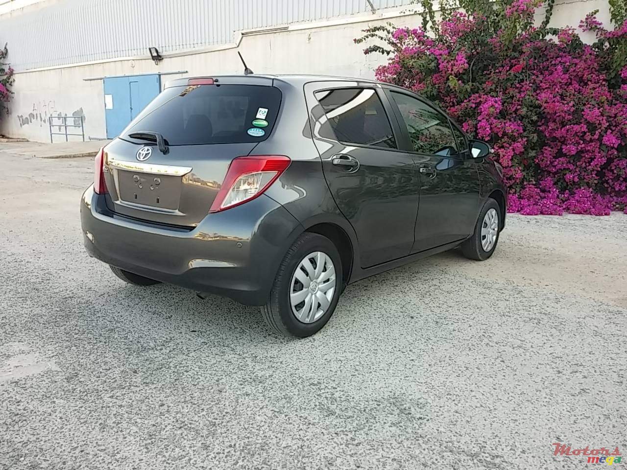 2012' Toyota Vitz 1300cc photo #2