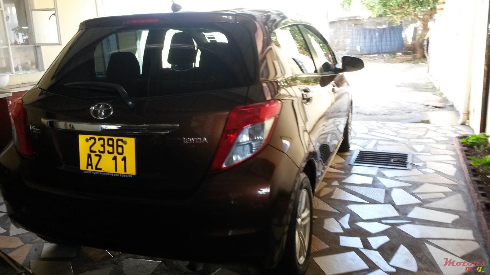 2011' Toyota Vitz photo #4