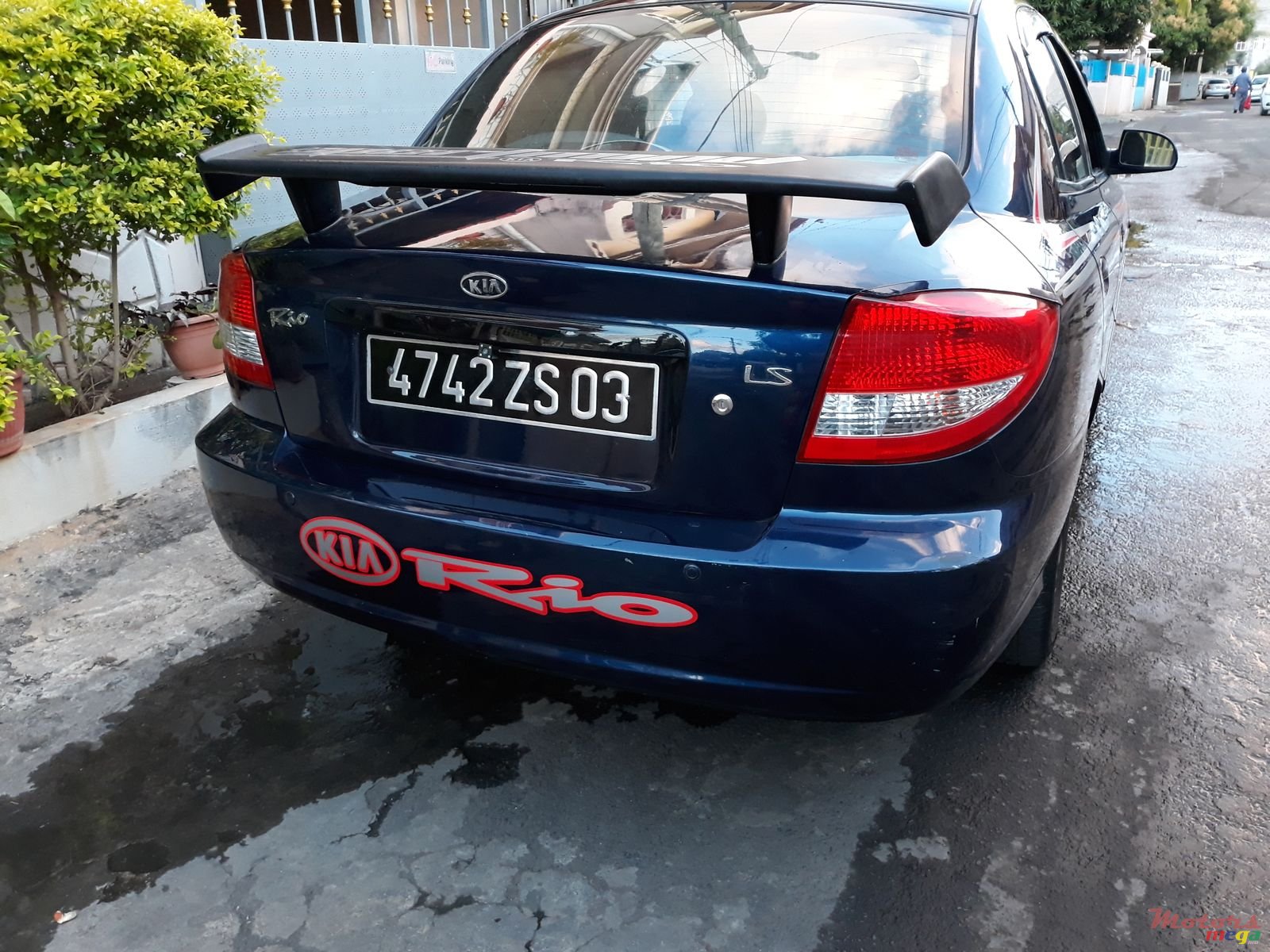 2003' Kia Rio photo #2