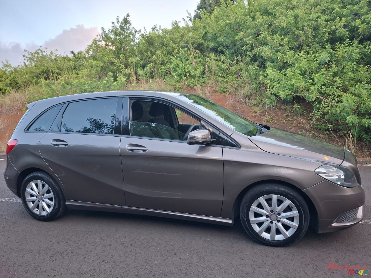 2012' Mercedes-Benz 180 photo #3