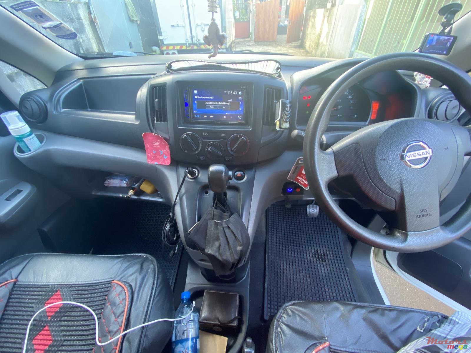 2012' Nissan NV200 photo #2