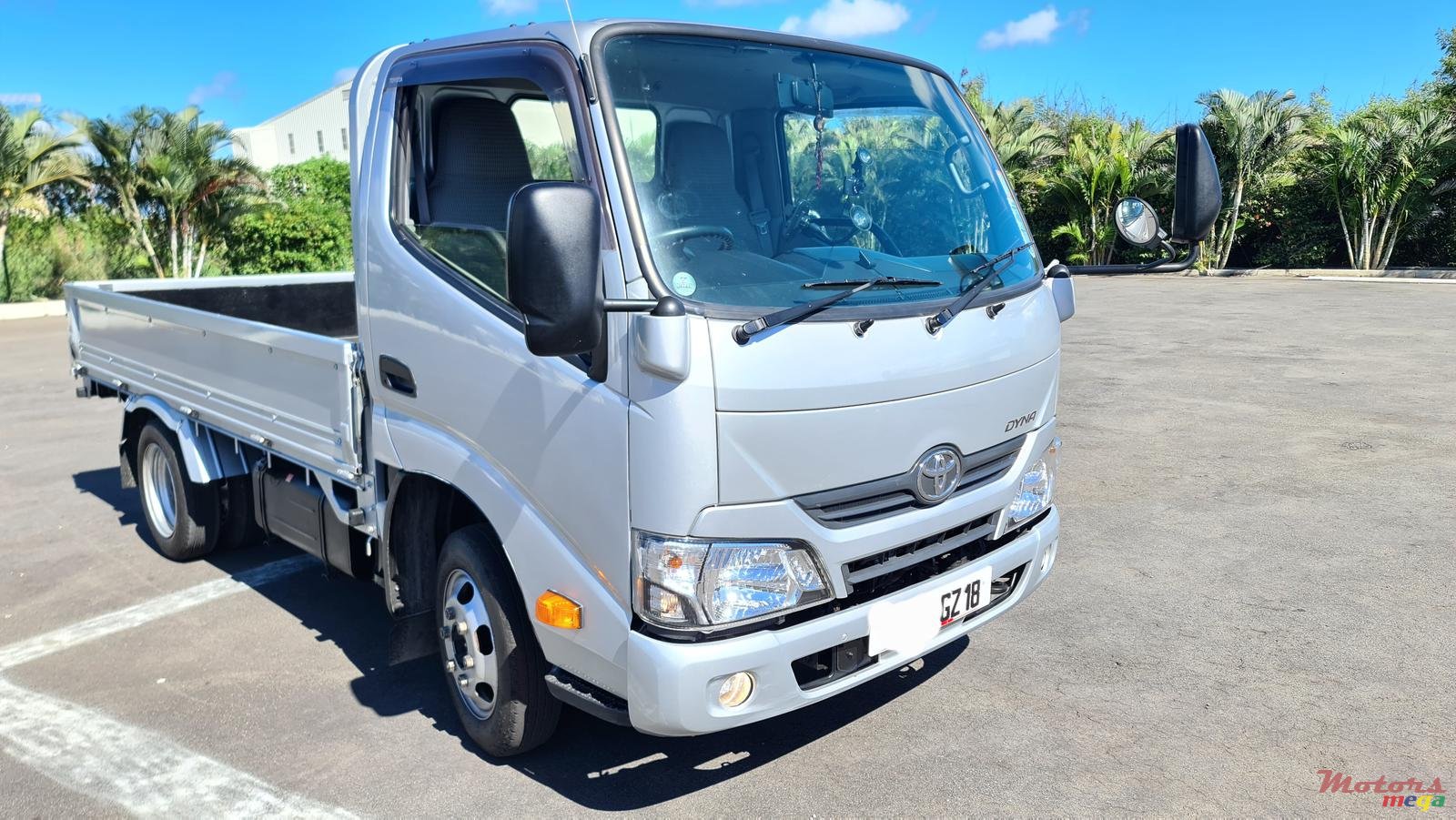 2018' Toyota Dyna photo #1