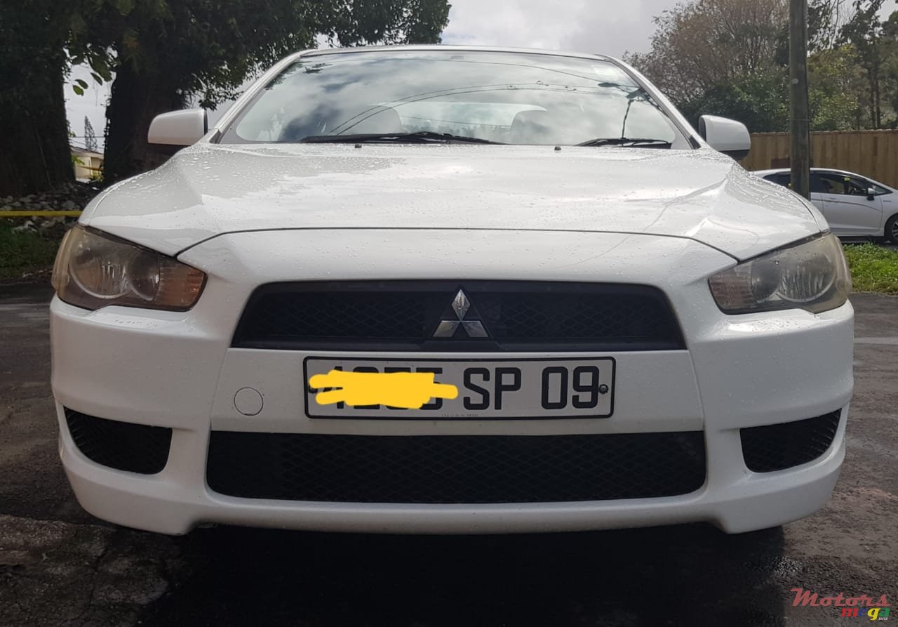 2009' Mitsubishi Lancer Evolution photo #3