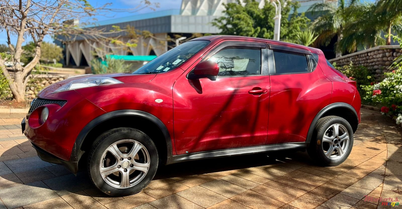 2011' Nissan Juke photo #2