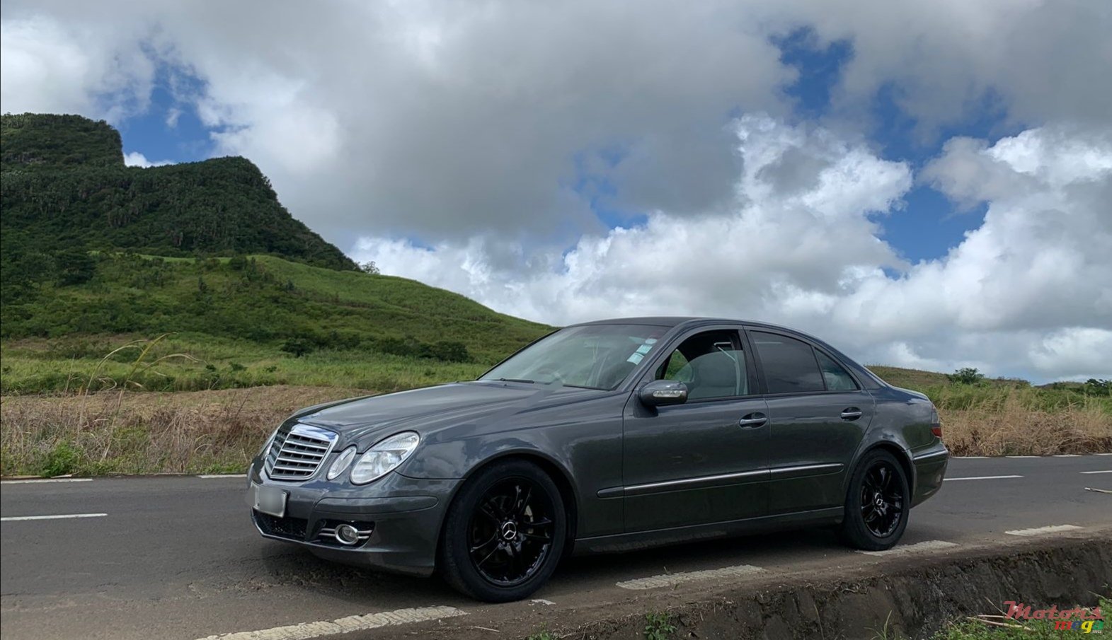 2006' Mercedes-Benz E 320 CDI photo #1