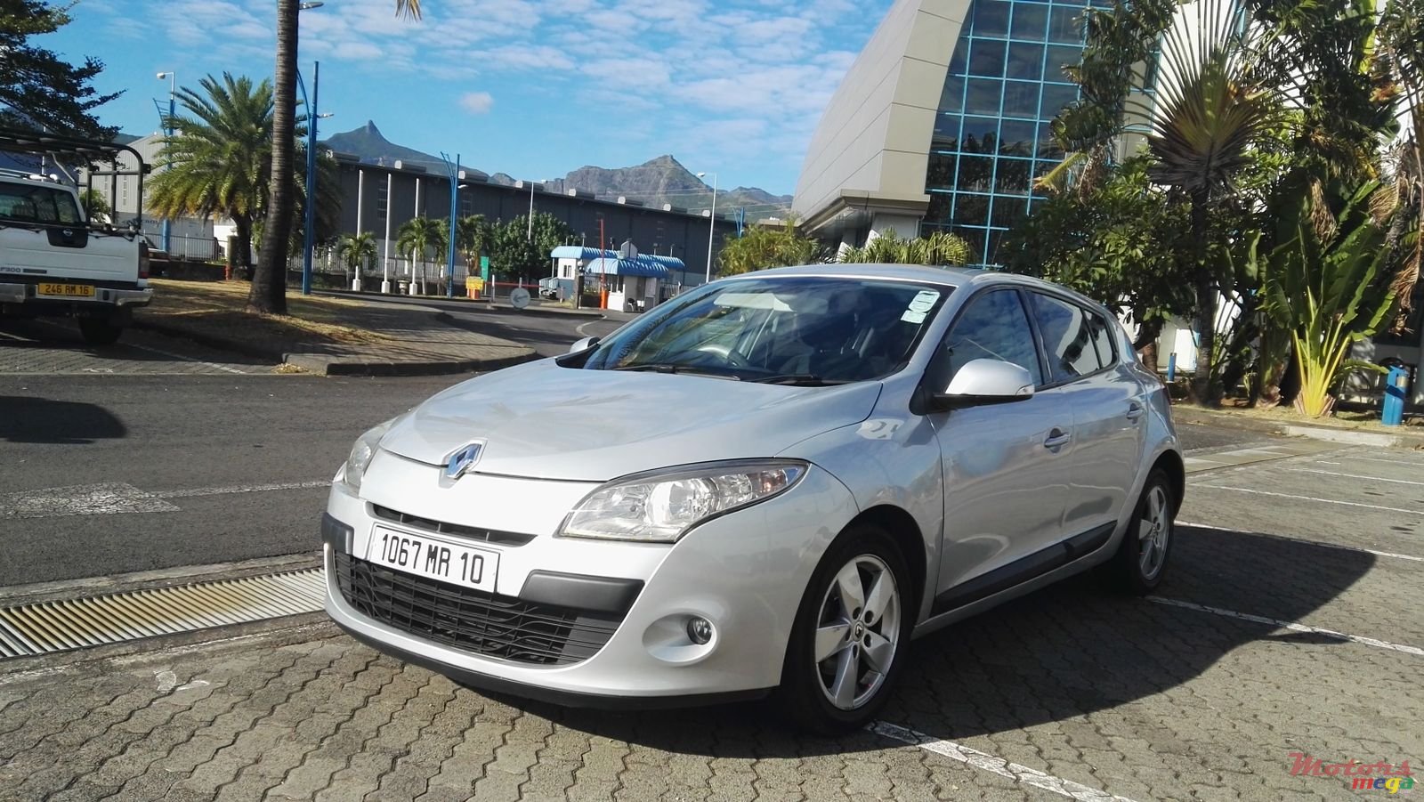 2010' Renault Megane photo #1