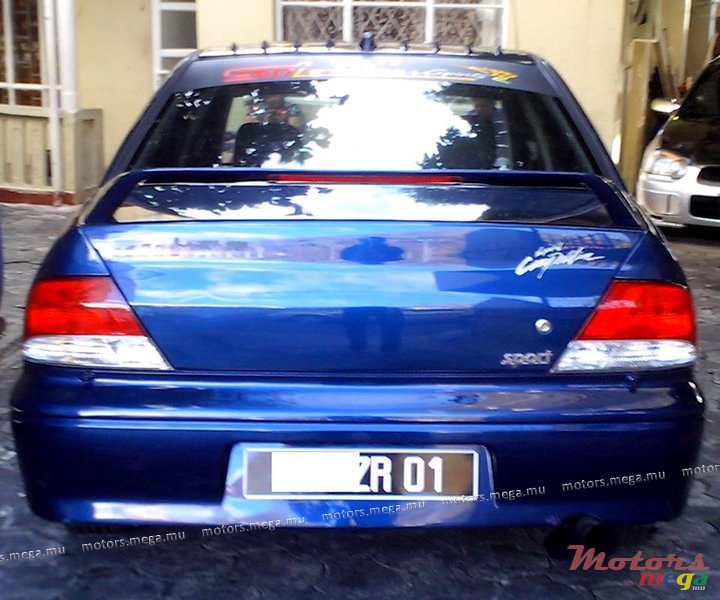 2001' Mitsubishi photo #3