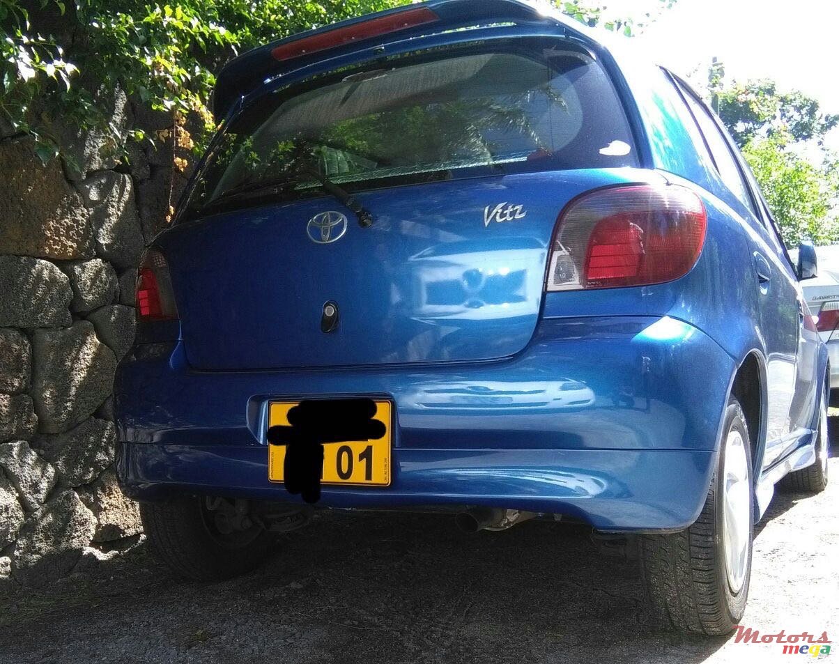 2001' Toyota Vitz photo #2