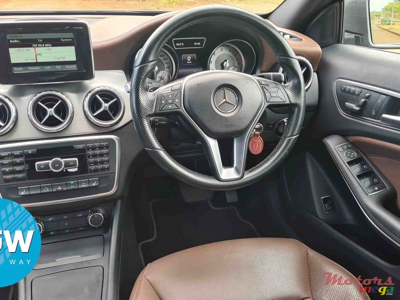 2015' Mercedes-Benz GLA-Class photo #6
