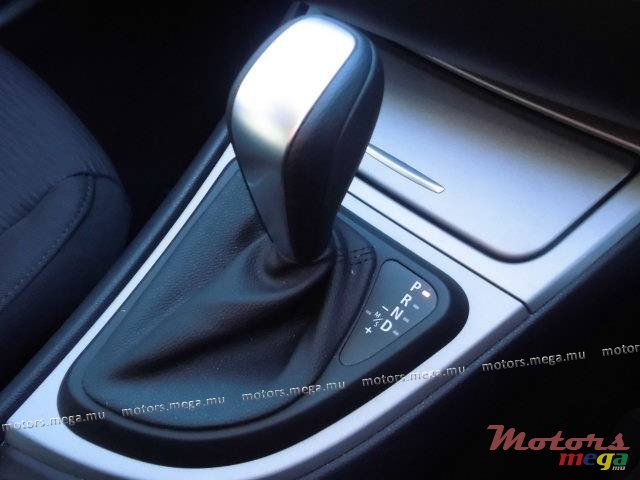 2010' BMW 3 Series Coupe 116i photo #5