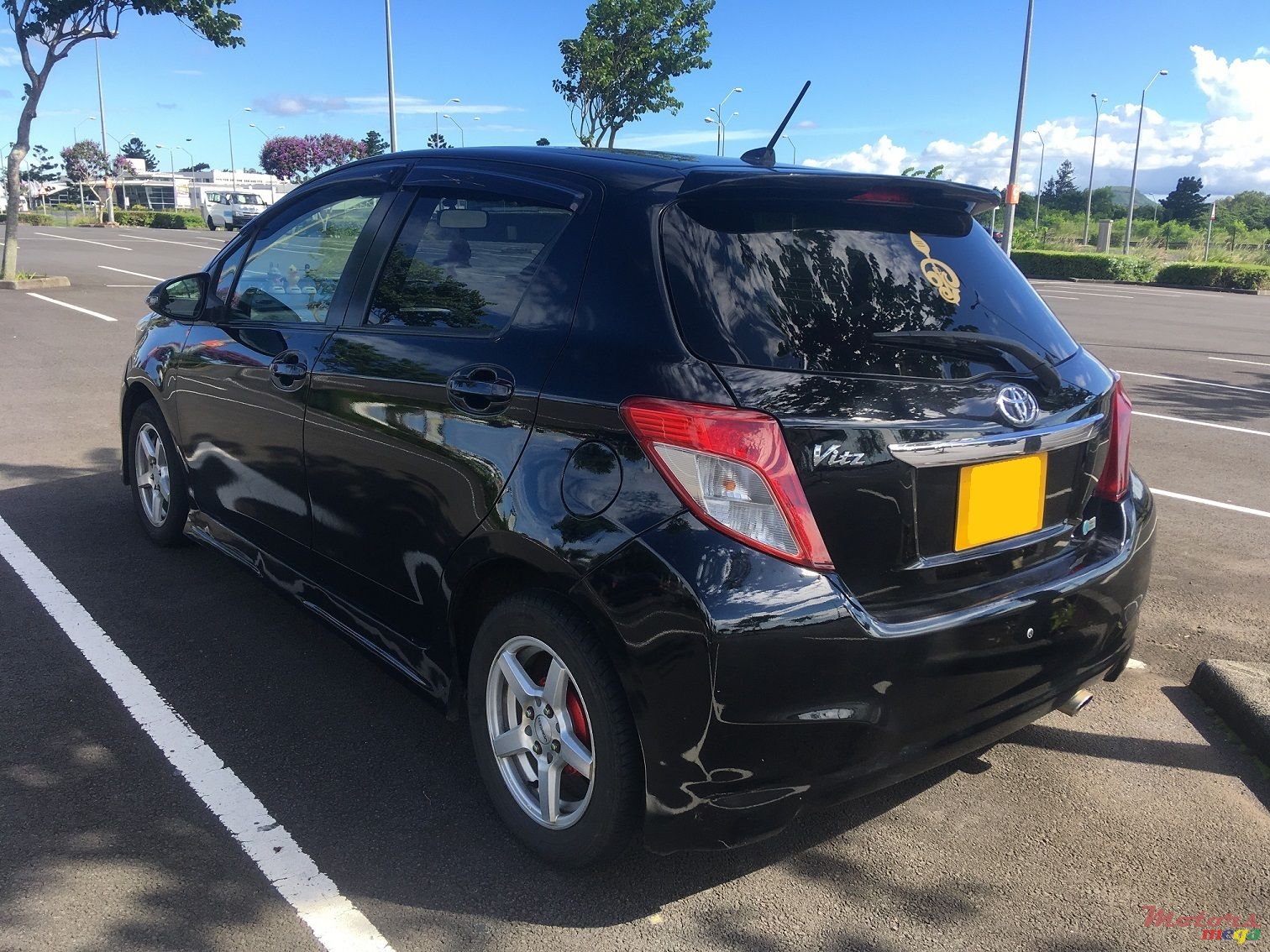 2012' Toyota Vitz photo #3