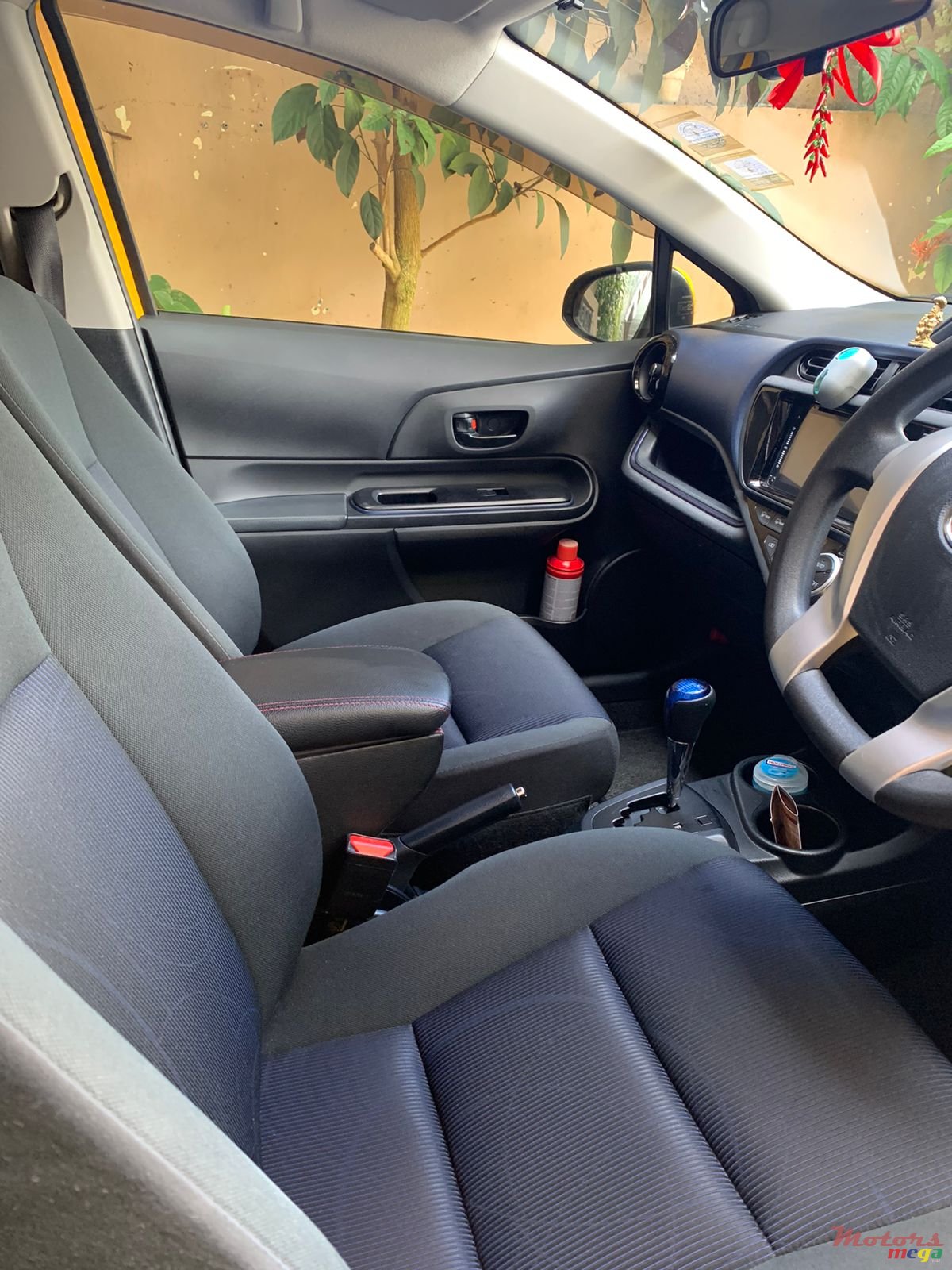 2015' Toyota Aqua photo #7