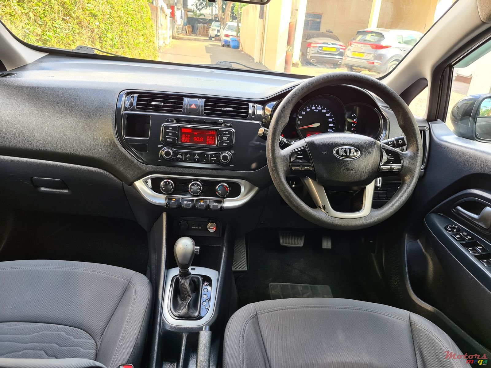 2014' Kia Rio AUTOMATIC hatchback photo #6
