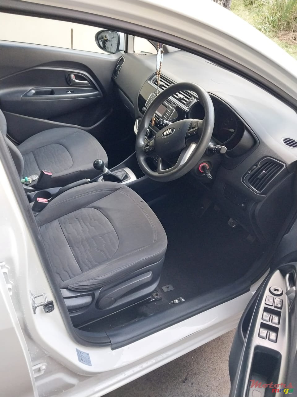 2015' Kia Rio photo #5