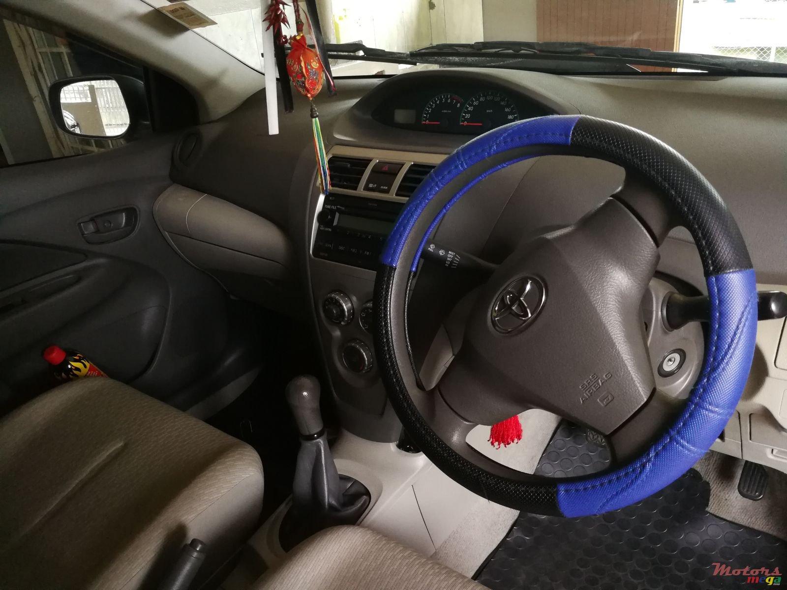 2012' Toyota Yaris photo #3