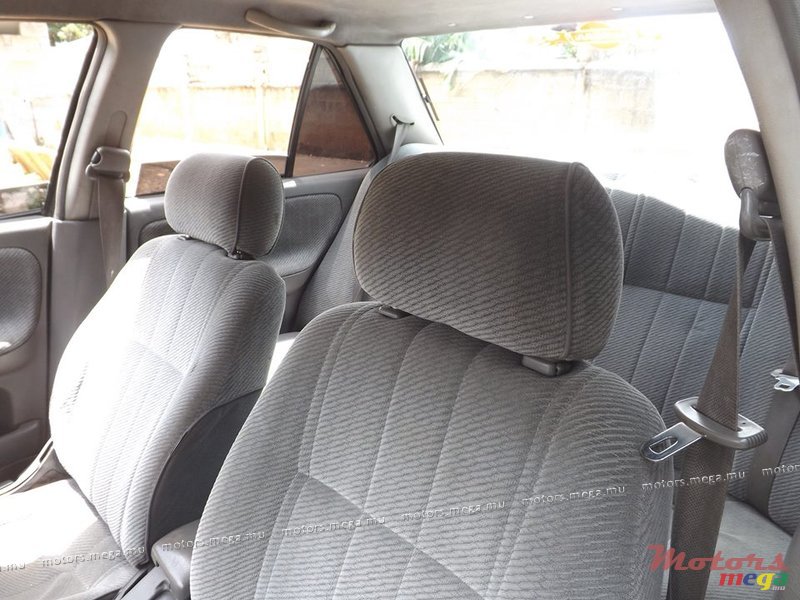 1994' Nissan Sentra photo #3