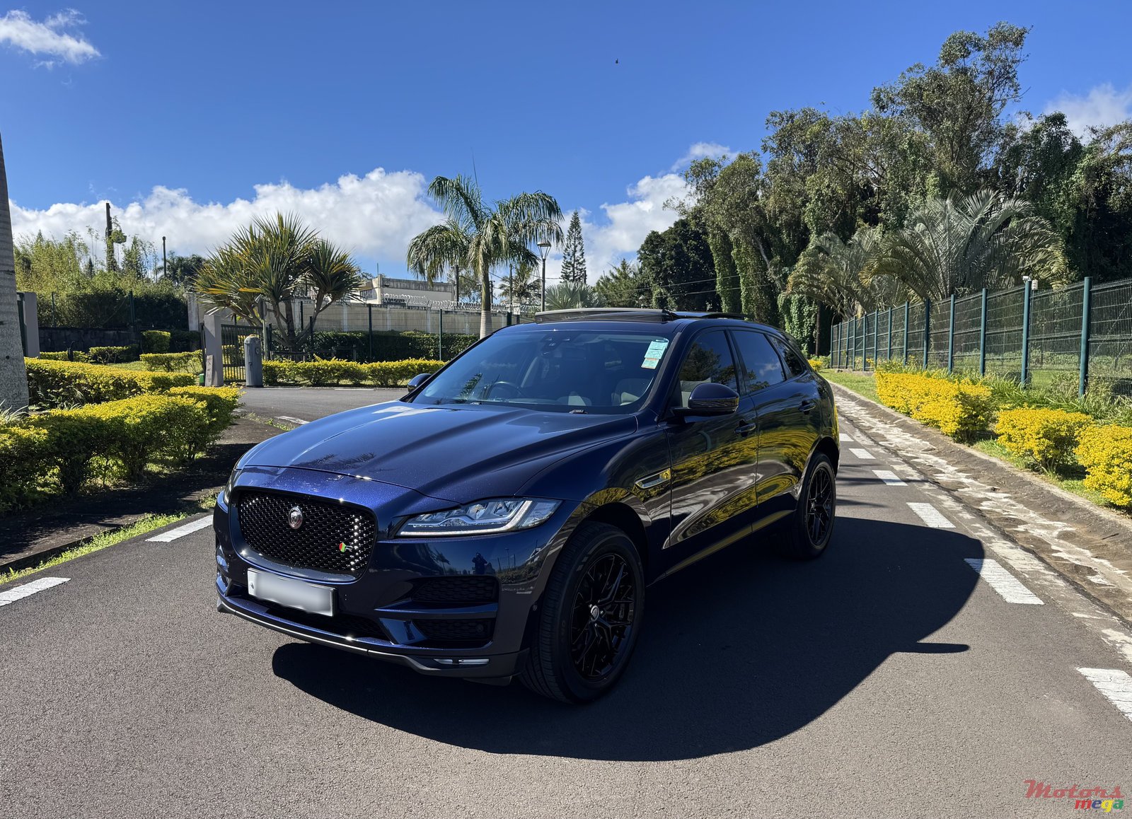 2018' Jaguar F-Pace photo #2