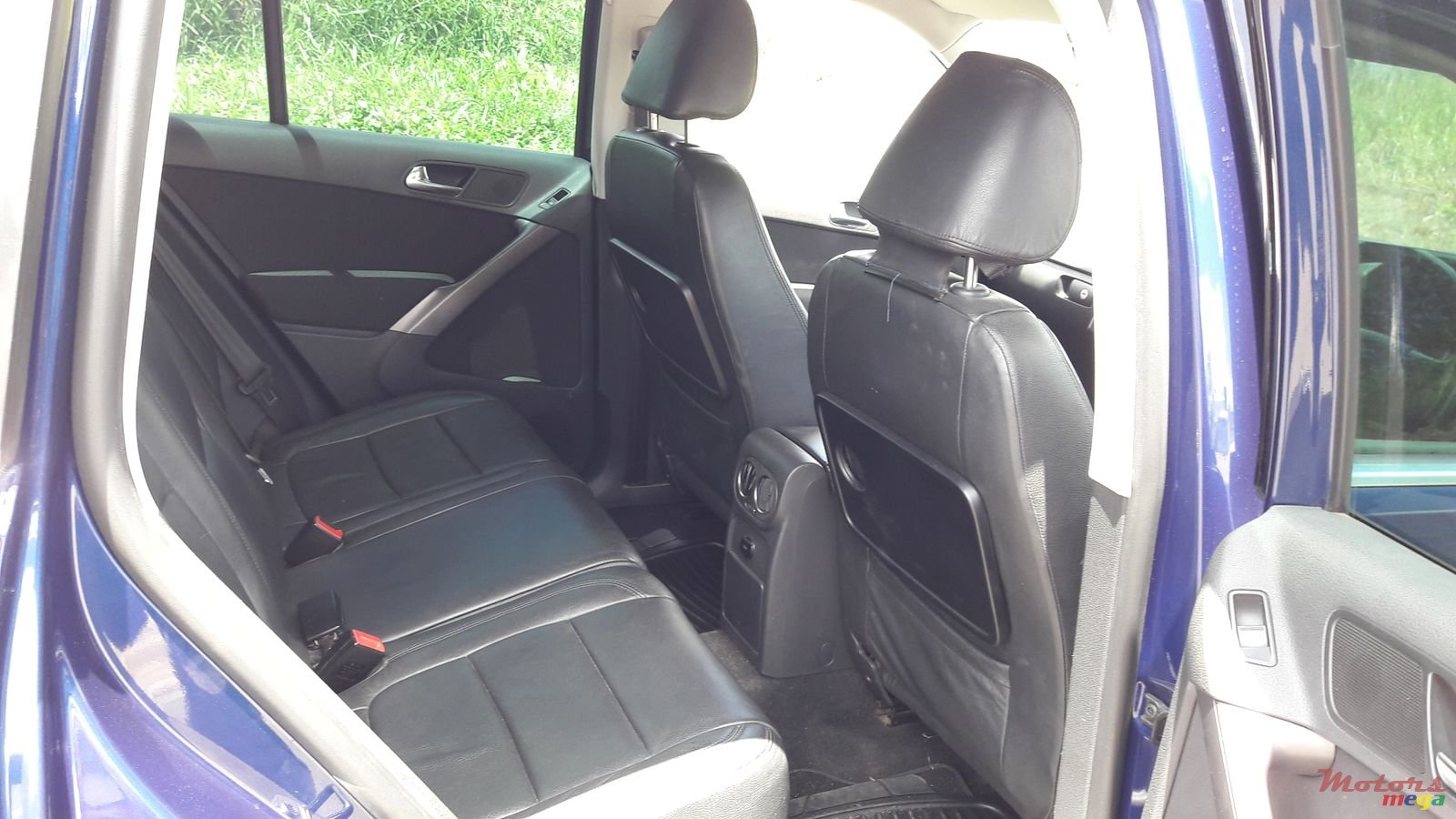 2011' Volkswagen Tiguan photo #4